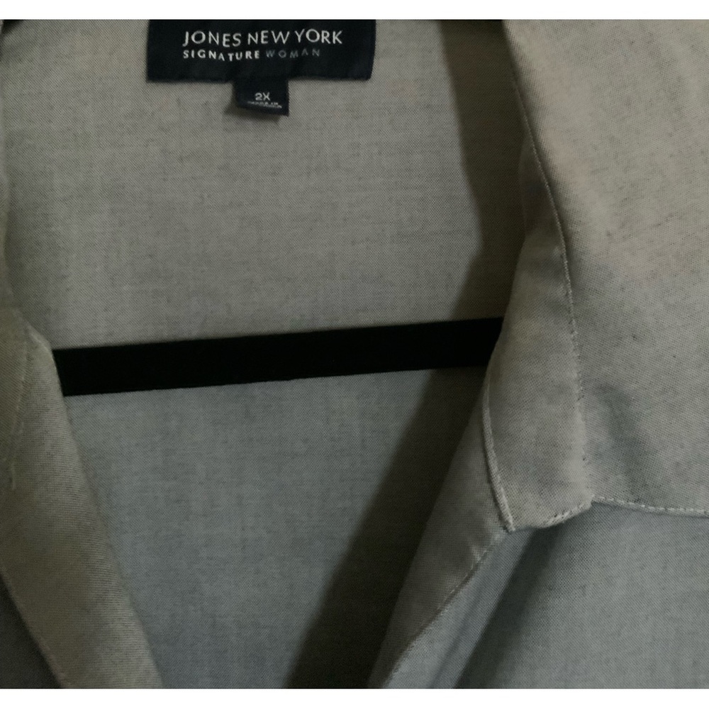 Jones New York Woman’s Signature Collection Gray Blouse